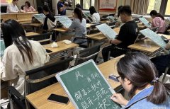 不断提高教学师德修养好专业素养高的“青松”教师队伍