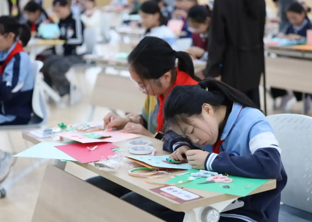 学校让“劳作最荣耀”的种子在每一个孩子心中生根发芽